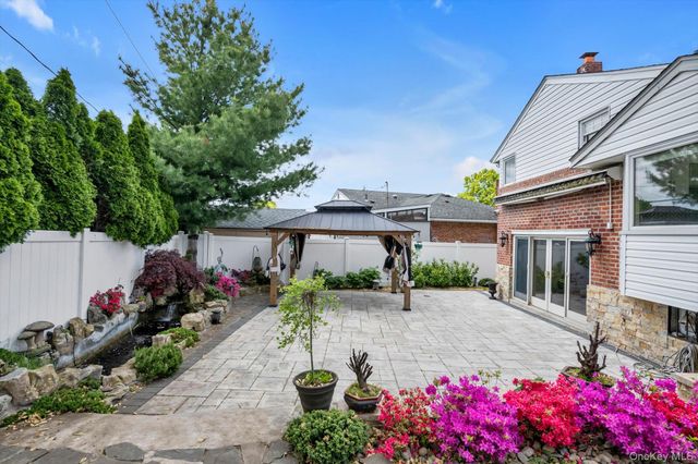 98 Belmont Circle, Syosset, NY 11791