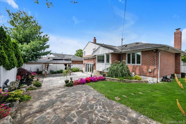98 Belmont Circle, Syosset, NY 11791