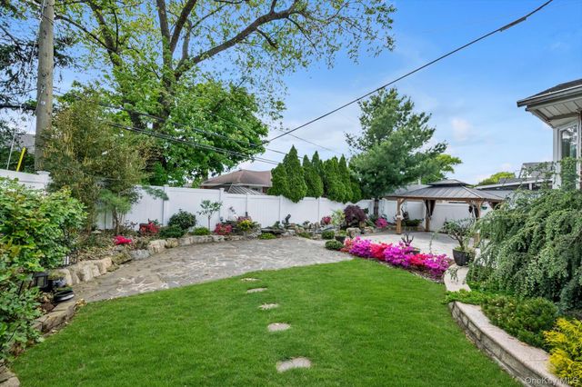 98 Belmont Circle, Syosset, NY 11791