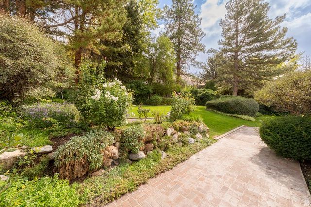 4909 S NANILOA DR, Holladay, UT 84117