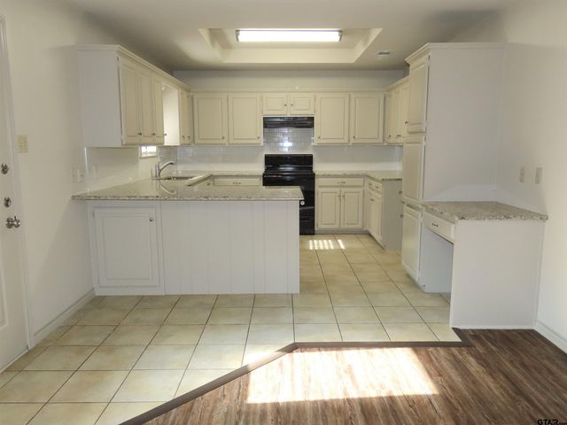 705 Kelli Ln., Whitehouse, TX 75791