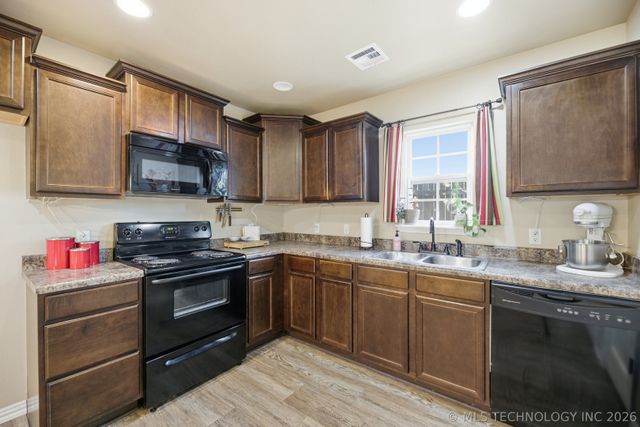 14650 S Toledo Place, Bixby, OK 74008