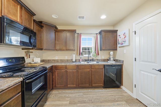 14650 S Toledo Place, Bixby, OK 74008