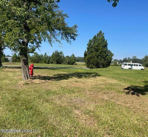 6800 Bienville Drive, Biloxi, MS 39532
