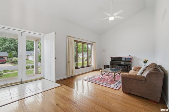 1703 W NORTHEDGE Court, Dunlap, IL 61525