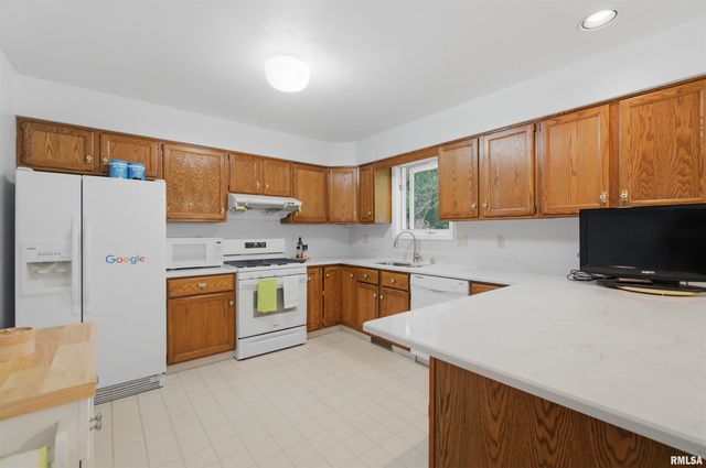 1703 W NORTHEDGE Court, Dunlap, IL 61525