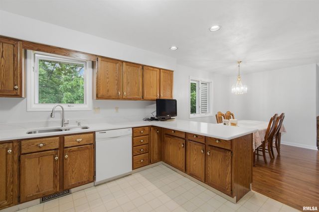 1703 W NORTHEDGE Court, Dunlap, IL 61525