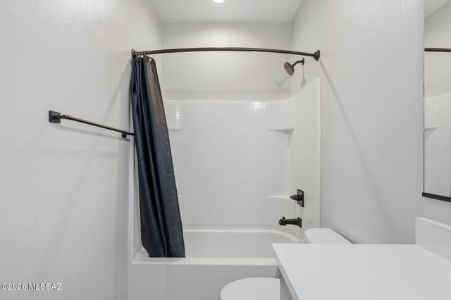 10295 S Rolling Water Drive, Vail, AZ 85641