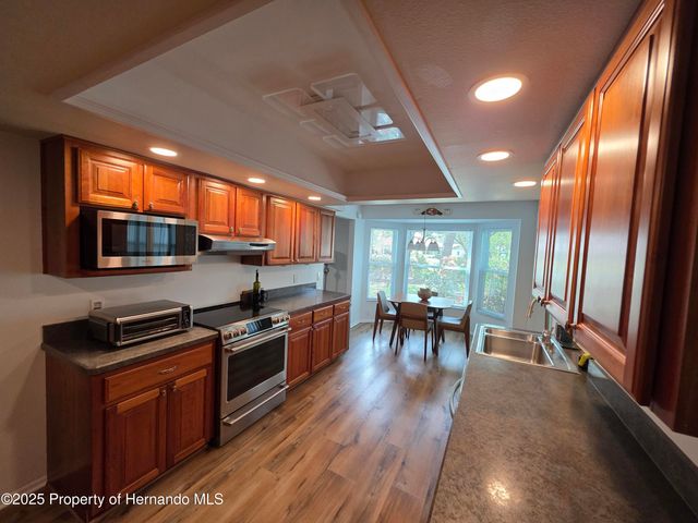 6808 Renown Way, Spring Hill, FL 34606