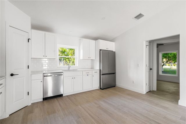 1285 18th Avenue SW, Vero Beach, FL 32962