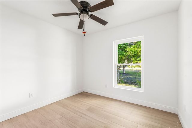 1285 18th Avenue SW, Vero Beach, FL 32962