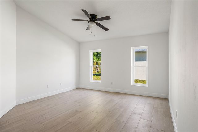 1285 18th Avenue SW, Vero Beach, FL 32962