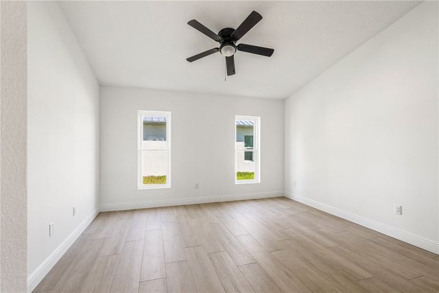 1285 18th Avenue SW, Vero Beach, FL 32962