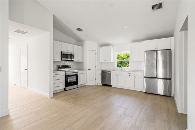 1285 18th Avenue SW, Vero Beach, FL 32962