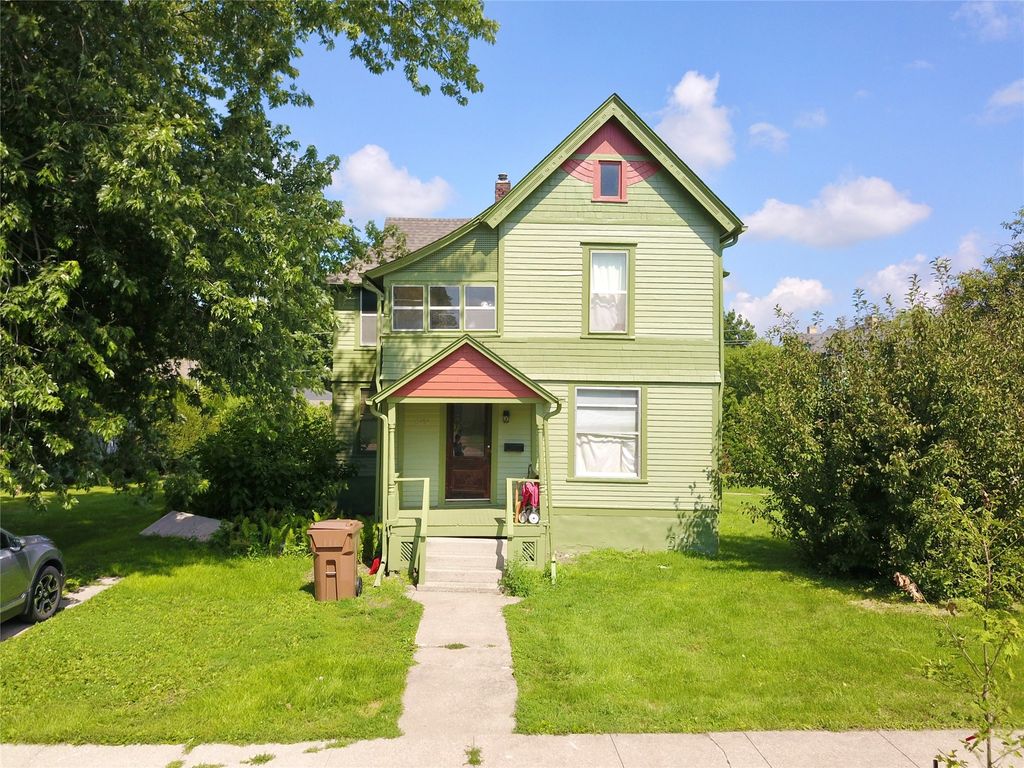 1202 Main Street, Grinnell, IA 50112