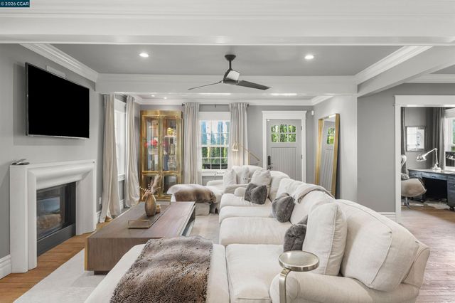 950 Country Lane, Walnut Creek, CA 94596