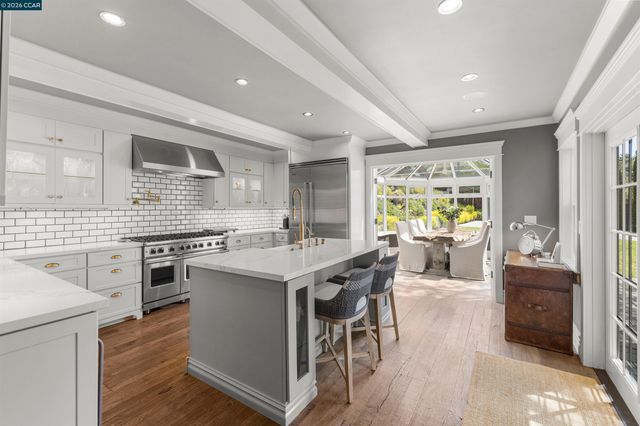 950 Country Lane, Walnut Creek, CA 94596