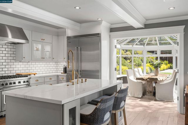 950 Country Lane, Walnut Creek, CA 94596