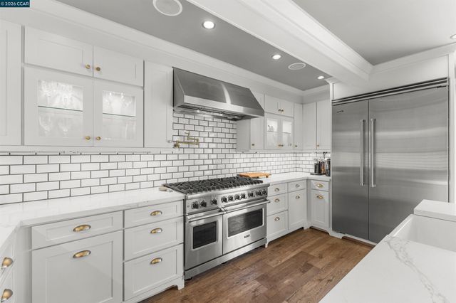 950 Country Lane, Walnut Creek, CA 94596