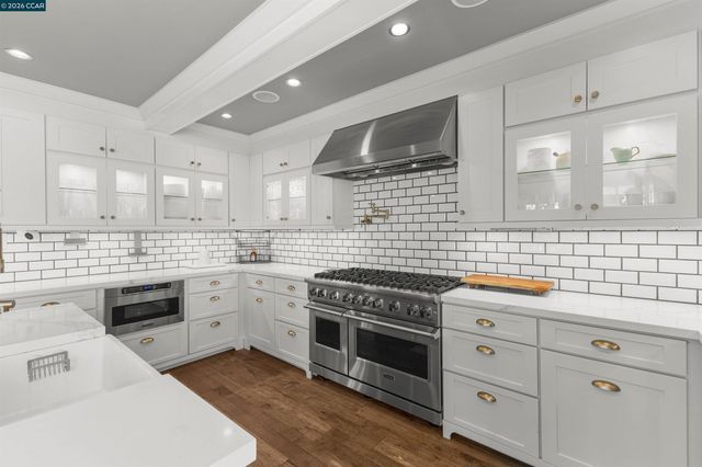 950 Country Lane, Walnut Creek, CA 94596