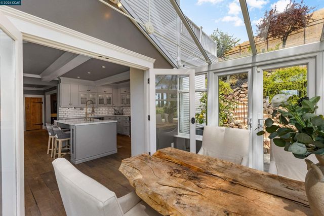 950 Country Lane, Walnut Creek, CA 94596