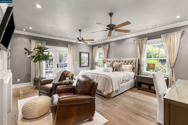 950 Country Lane, Walnut Creek, CA 94596