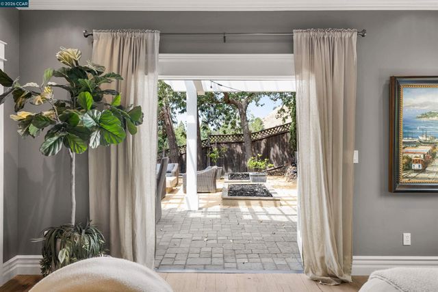 950 Country Lane, Walnut Creek, CA 94596