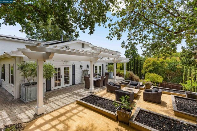 950 Country Lane, Walnut Creek, CA 94596