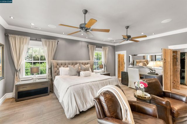 950 Country Lane, Walnut Creek, CA 94596