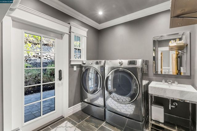 950 Country Lane, Walnut Creek, CA 94596