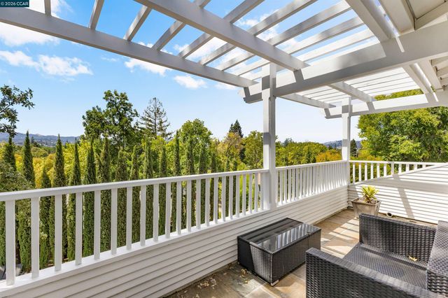950 Country Lane, Walnut Creek, CA 94596