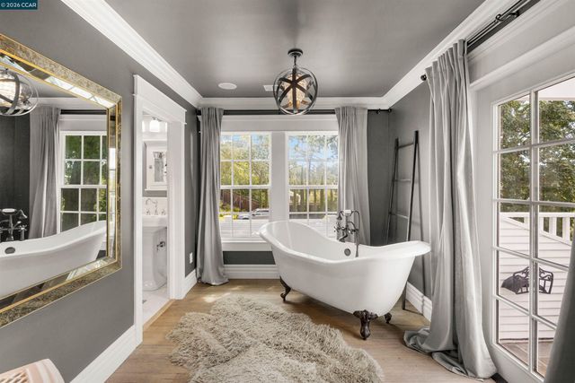 950 Country Lane, Walnut Creek, CA 94596