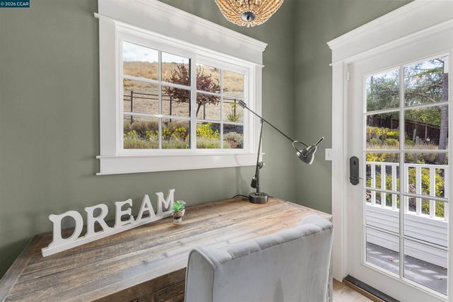 950 Country Lane, Walnut Creek, CA 94596