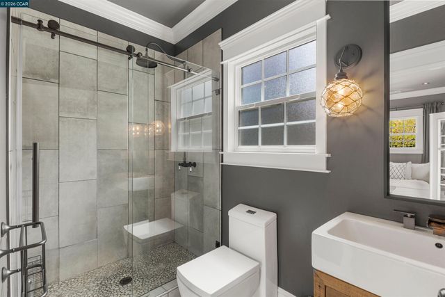 950 Country Lane, Walnut Creek, CA 94596