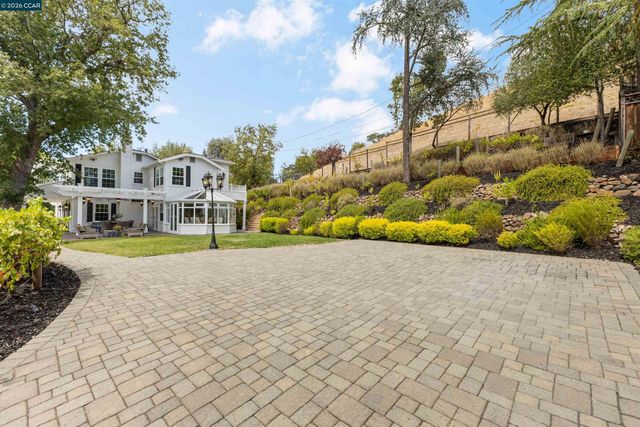 950 Country Lane, Walnut Creek, CA 94596