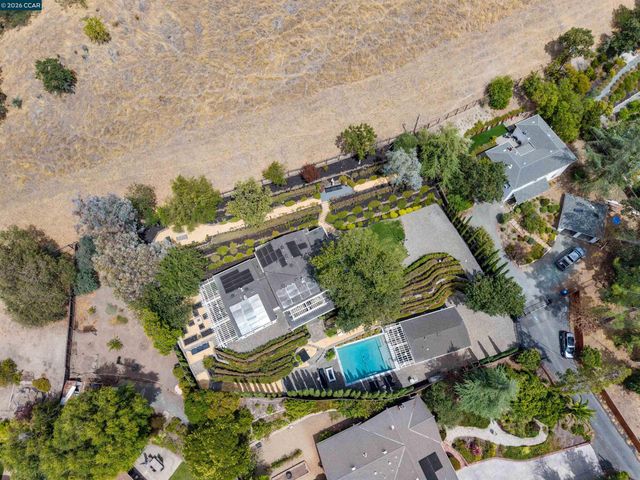 950 Country Lane, Walnut Creek, CA 94596