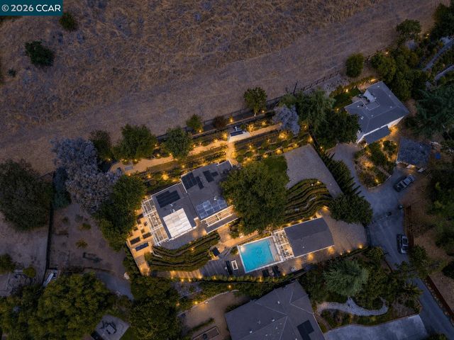 950 Country Lane, Walnut Creek, CA 94596