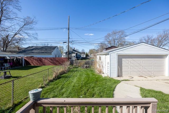 304 Tecumseh Street, Commerce Twp, MI 48017