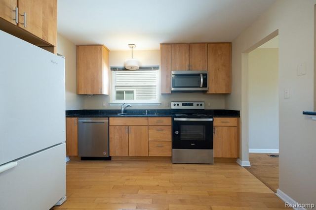 304 Tecumseh Street, Commerce Twp, MI 48017