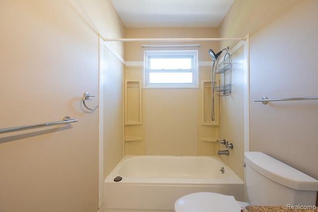 304 Tecumseh Street, Commerce Twp, MI 48017