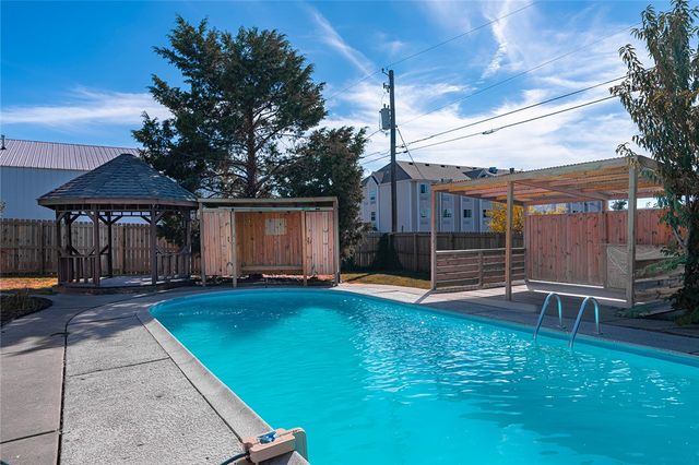 900 6th Street, Rogers, AR 72756