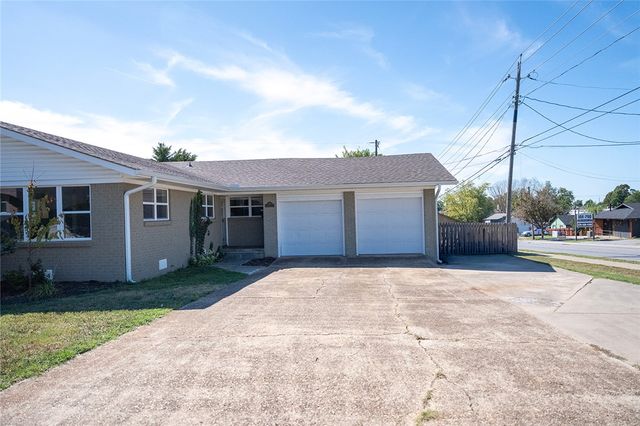 900 6th Street, Rogers, AR 72756