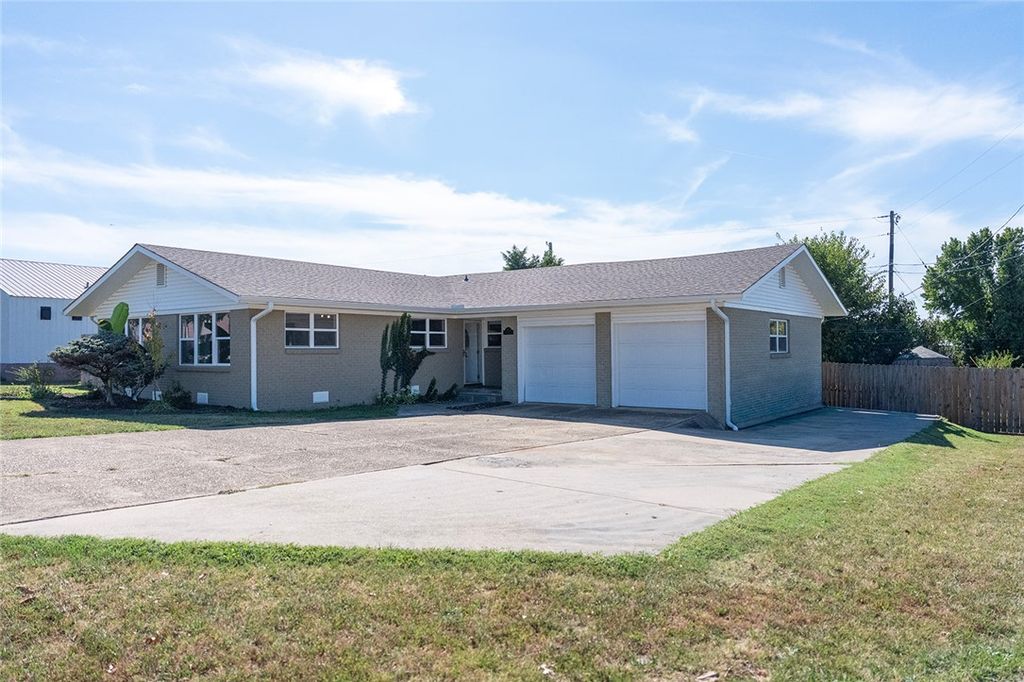900 6th Street, Rogers, AR 72756