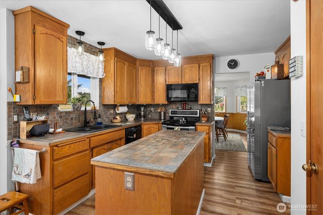 7419 214th Ave E, Bonney Lake, WA 98391