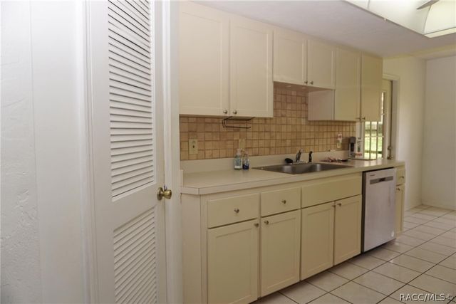 5985 W Croyden Circle, Crystal River, FL 34429