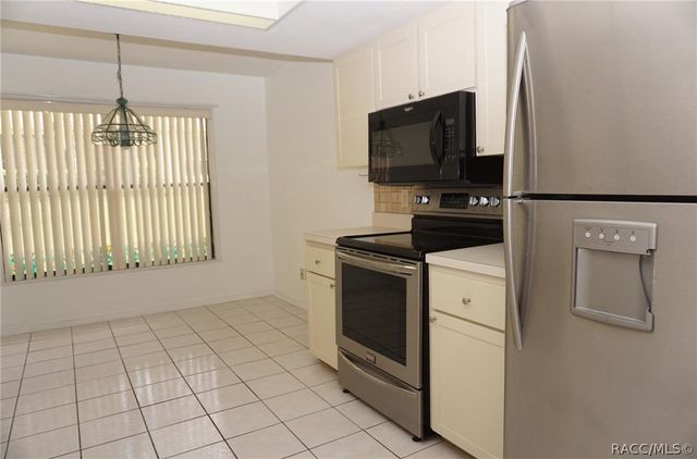 5985 W Croyden Circle, Crystal River, FL 34429