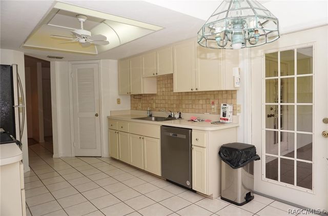 5985 W Croyden Circle, Crystal River, FL 34429