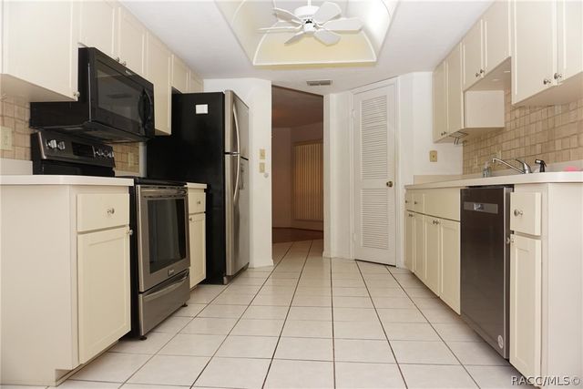 5985 W Croyden Circle, Crystal River, FL 34429