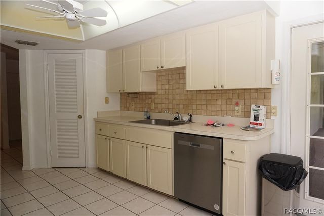 5985 W Croyden Circle, Crystal River, FL 34429