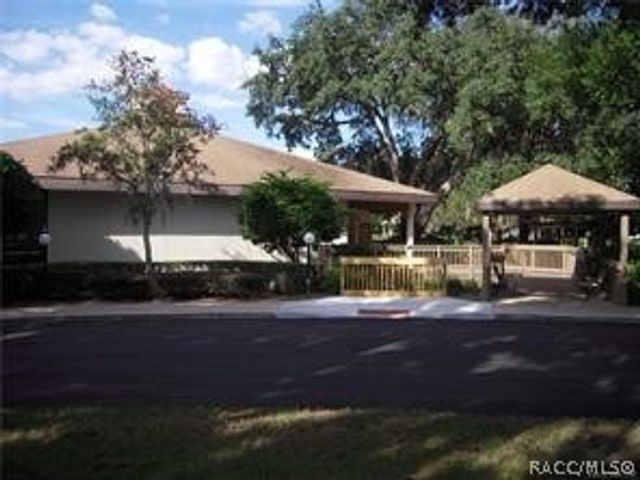 5985 W Croyden Circle, Crystal River, FL 34429